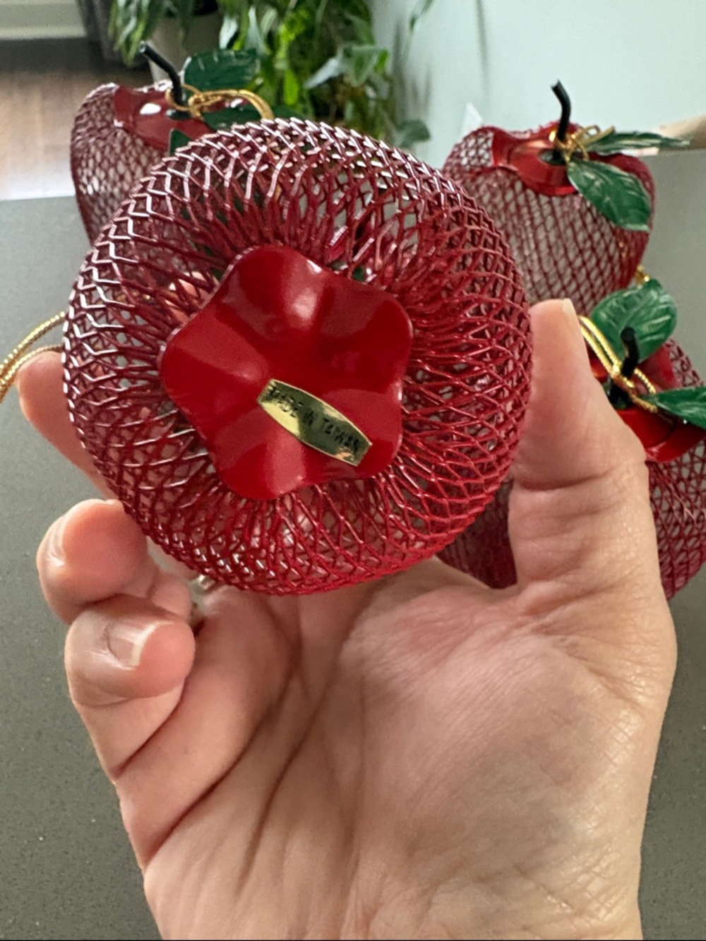 Vintage Set of 5 Decorative Red Apple Wire Mesh decor made in Taiwan - Picture 11 of 14